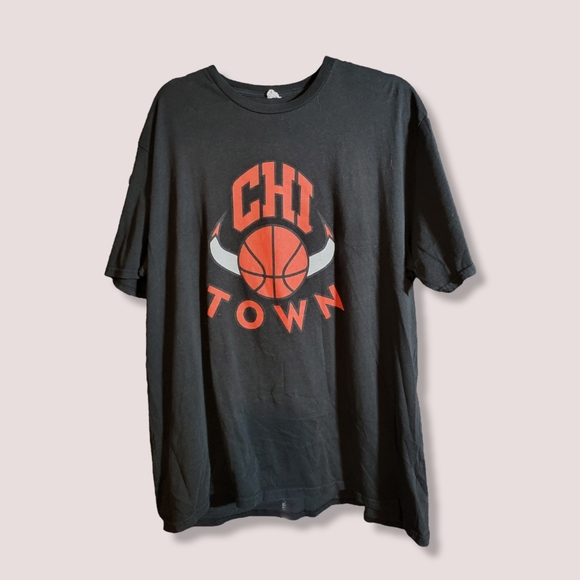 Chicago Bulls Chi Town Basketball Unisex T Shirt in Black and Red Size 2X - Picture 1 of 2